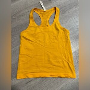 8 Lululemon tank